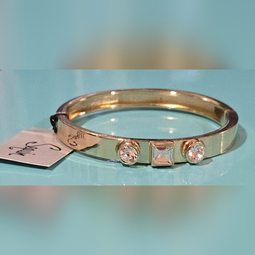 Nordstrom Sequin New‎ York Gold w Sparkling Crystals Hinged Bangle Bracelet NWT